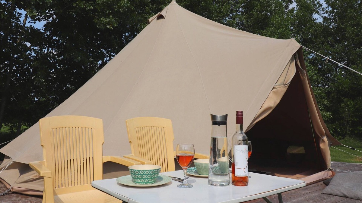 Twijzel House | Glamour Tent in Frisian Woods near Cycling Route