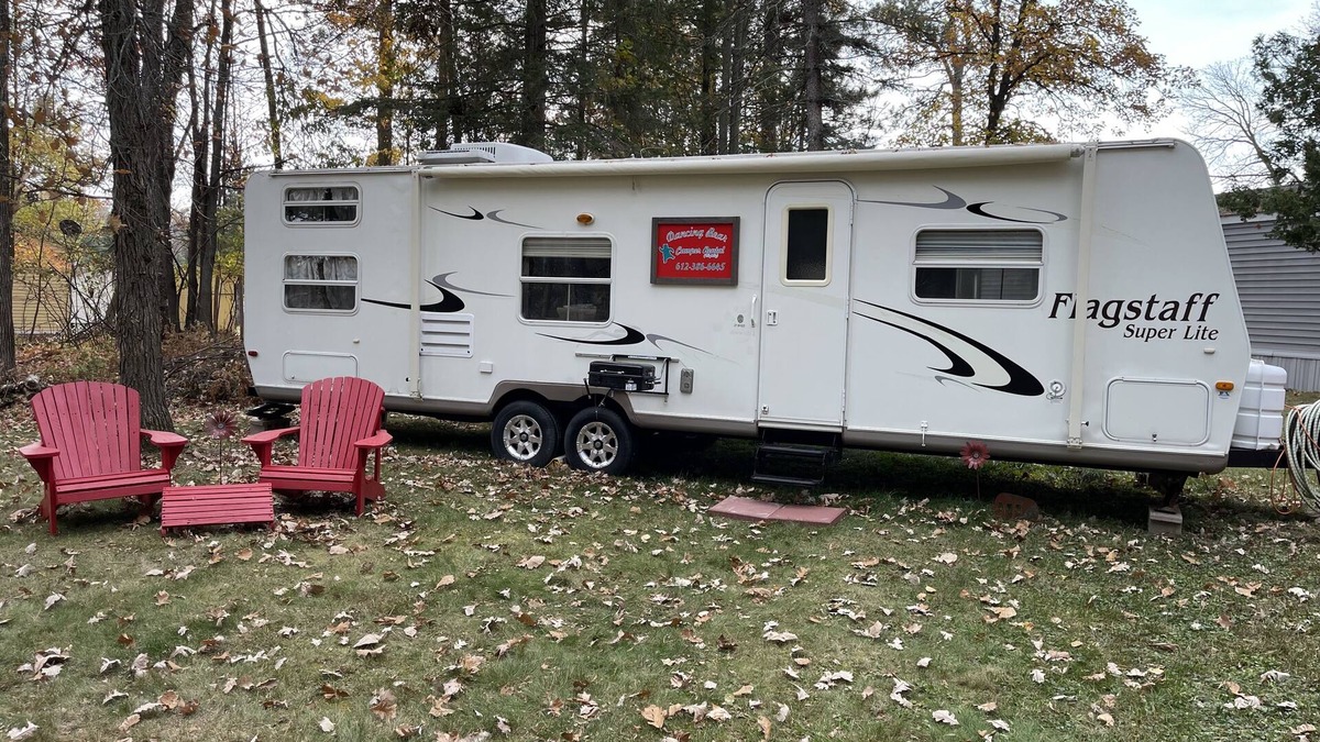 Longville House | Glamp in Style! Fish 10 Lakes/10 Miles! Cozy Camper 2 blocks to town & lake!