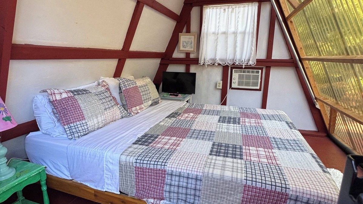 Brookridge Cabin | Glamping at the Olive Grove