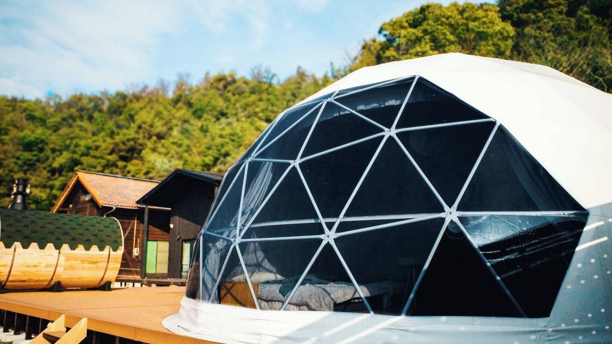 Onomichi House | Glamping dome tent bathed in the setting sun in Se/Onomichi Hiroshima