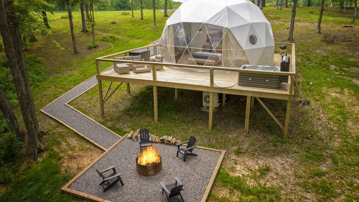 Simpson Apartment | Glamping Dome with Hot Tub in Shawnee Forest
