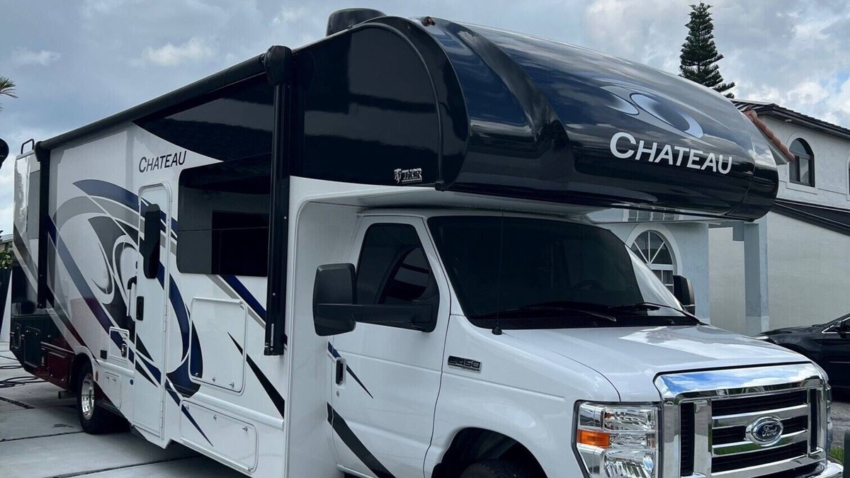 Hialeah Gardens House | Glamping for your Family