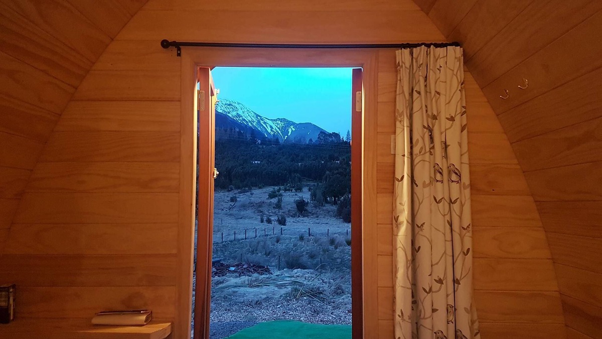 Mt Lyford Cabin | Glamping in a hut with a superb mountain view