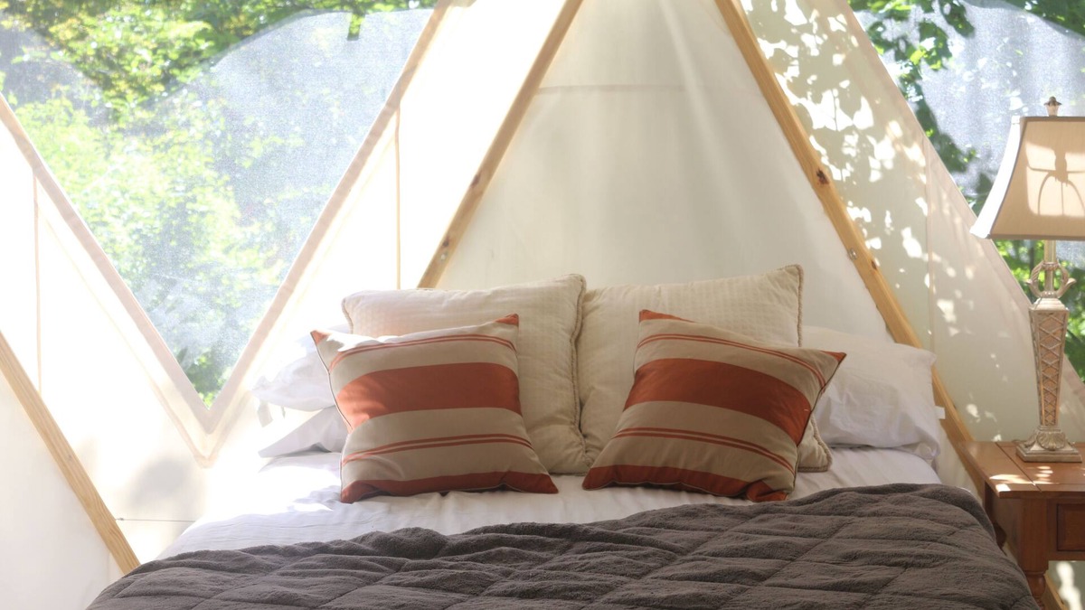 Port Hope Bed & Breakfast | Glamping in nature at Yome Tallulah near Historic Port Hope