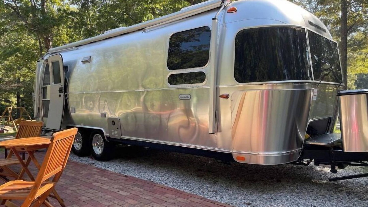 Lorton House | Glamping in the DMV - 2022 Airstream Globetrotter 27FB