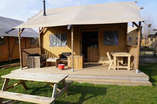 Heusden Gem Asten Other | Glamping met bar en privé sanitair voor 5 Personen Sneezy