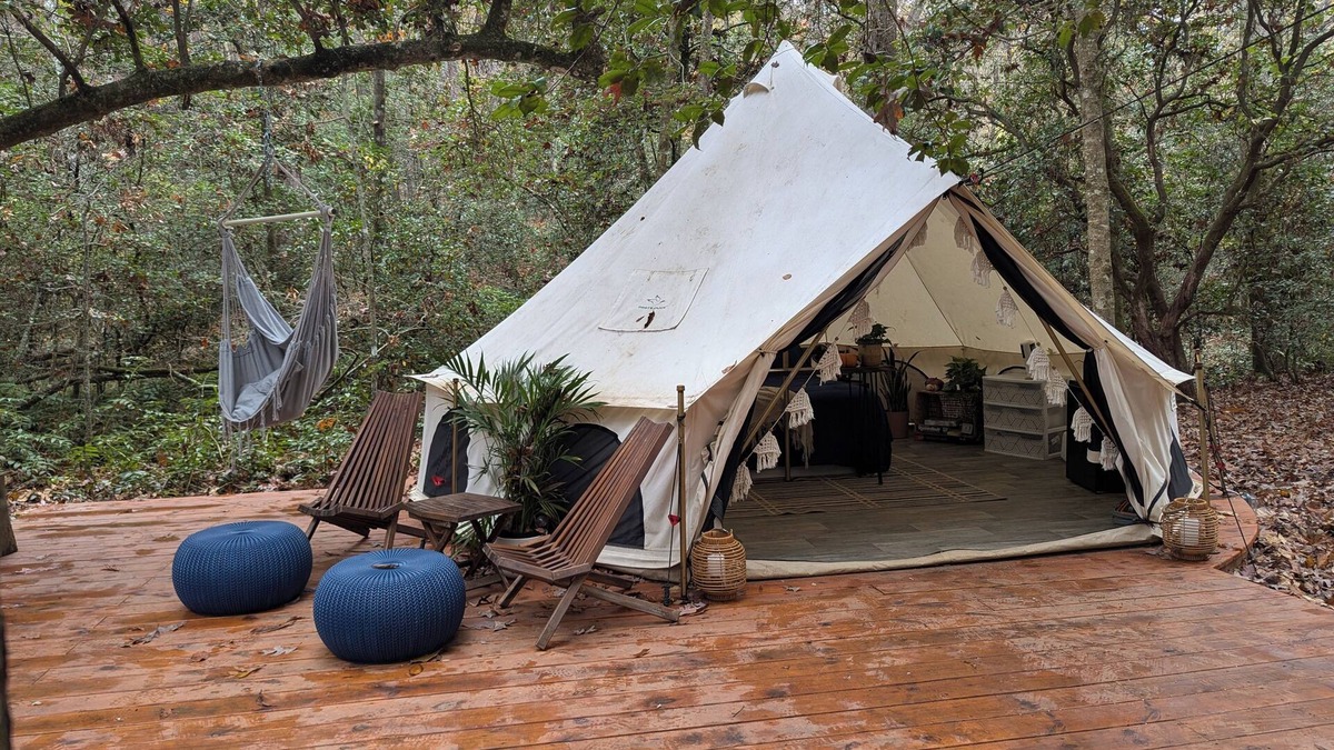 Clarkesville RV Rental | Glamping Retreat in North Georgia Mountains, Fully furnished, With AC