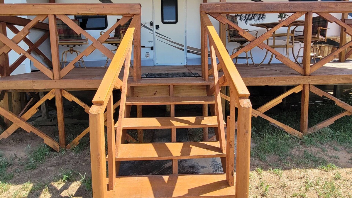 Tillman County House | Glamping RV, private, family & pet friendly, hiking, fishing, horses-W