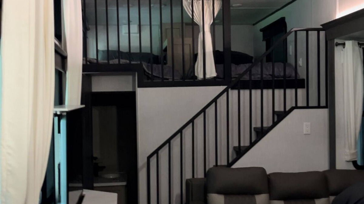 Ridge Manor House | Glamping with the Hotrods in the Florida Car Show showroom and RV Retreat