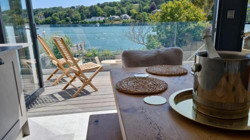 Bangor House | Glan y Mor Menai