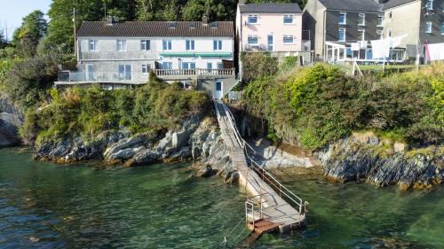 Glandore House | Glandore Cliff Cottage Getaway - Sea Access with Private Pier