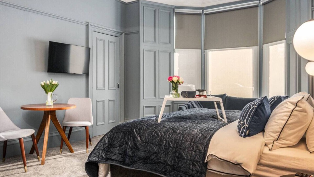 Paisley Apartment | Glasgow & Airport - Stylish Studio with kitchen