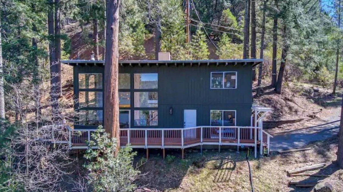 Nevada City Cabin | Glass Cabin Under the Pines Hot Tub Seclusion