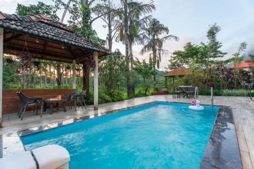 Lonavala Villa | Glass house