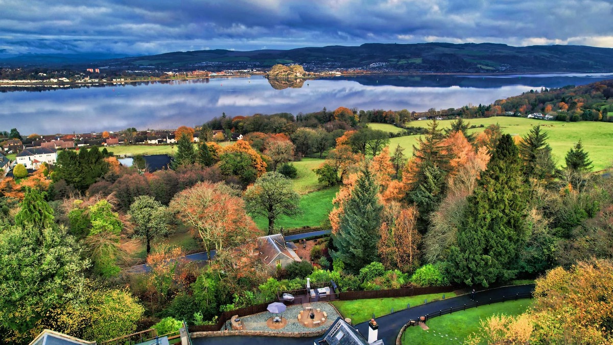 Langbank Cottage | Gleddoch Coach House offers an exclusive retreat near Glasgow.