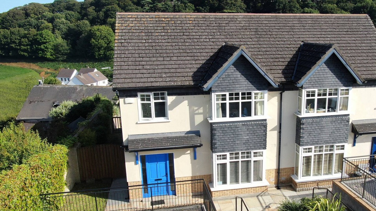 Dunmore East Ski Chalet | Glen Ard Holiday Home