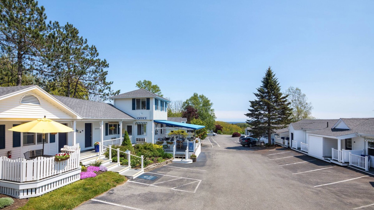 Rockport Hotel | Glen Cove Inn & Suites