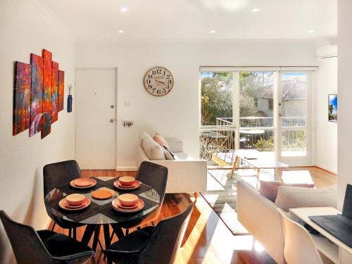 Glen Iris Apartment | Glen Iris, Quiet Boutique 2 bedroom Netflix, WIFI, Parking, Free Wine
