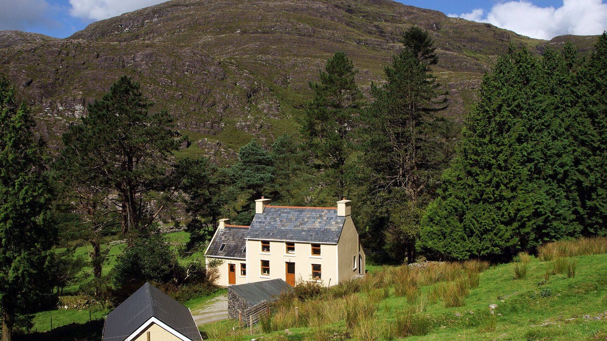 Adrigole House | Glen Lough House - Three Bedroom House, Sleeps 5