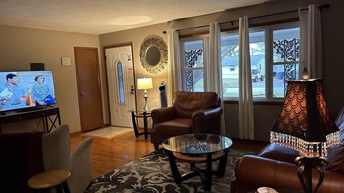 Springfield House | GLENCO PLACE - Easy access to I-44 and Hwy 65. SENIOR FRIENDLY!
