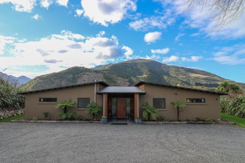 Oaro Ski Chalet | Glencree Luxury Chalets