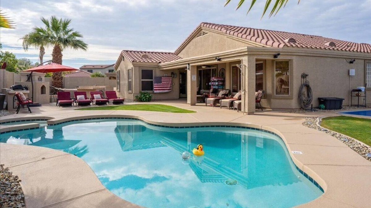 Desert Sunset House | Glendale Game Day Getaway!