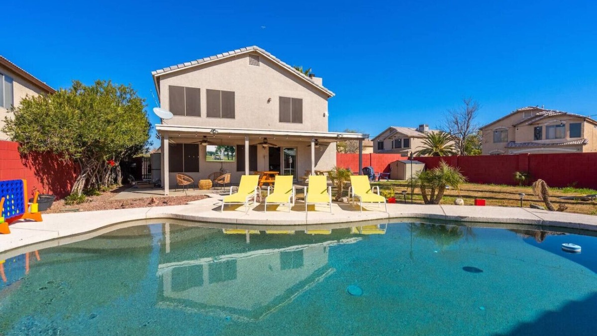 Larissa House | Glendale getaway Pool & Games
