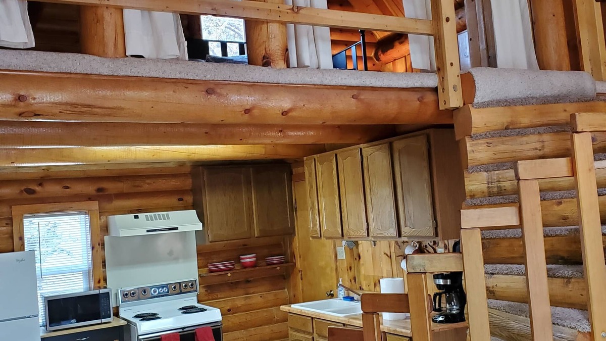 Glendo Cabin | Glendo Log Home Close to Lake