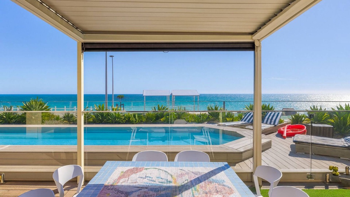 Glenelg North House | Glenelg Beach House With Private Beachfront Pool