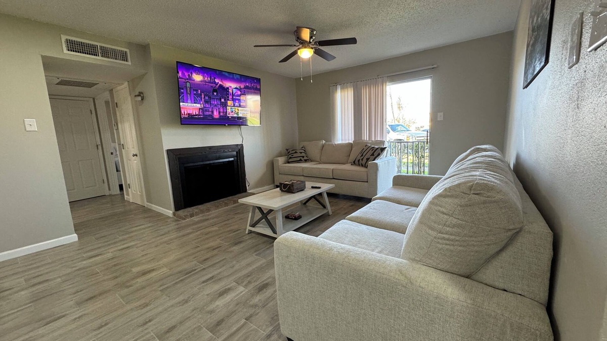 Beaumont Apartment | Glenmeadow Retreat 2BR Sleeps 6!