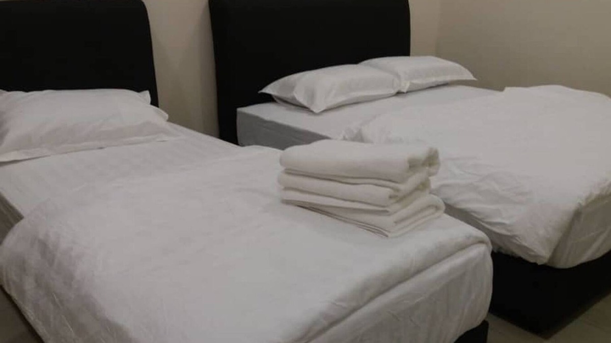 Sepang Ski Chalet | GLG KLIA Transit 3-Guests Room-G + Free drop off