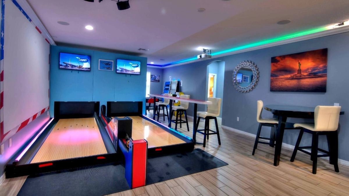 Loughman House | Global Bowling Villa sleeps 34 FREE early check in/late check out WHEN available