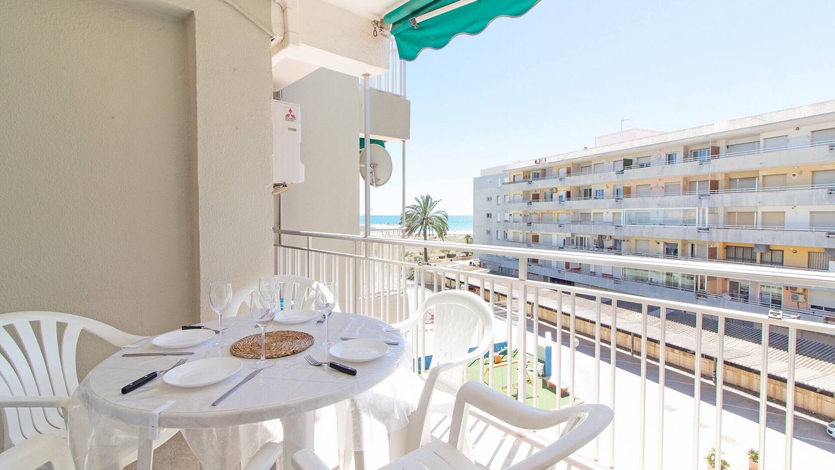 Canet de Berenguer Apartment | Global Properties: Apartment on the beach front, Canet de Berenguer