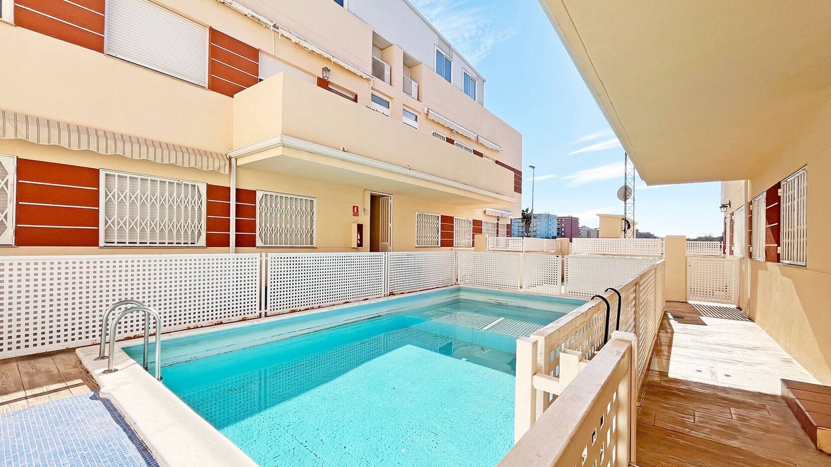 Canet de Berenguer Apartment | Global Properties: Practical flat with swimming pool in Canet Beach