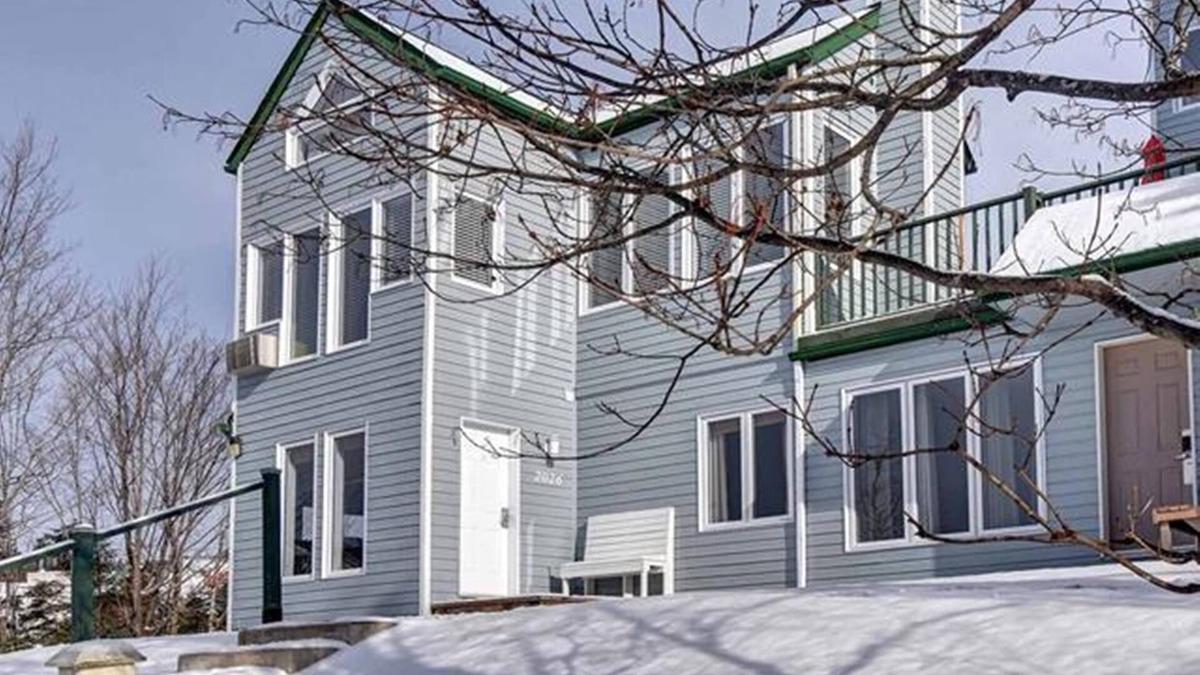 Mont-Tremblant Pedestrian Village House | GLOBALSTAY. Bright Condo near the Lake