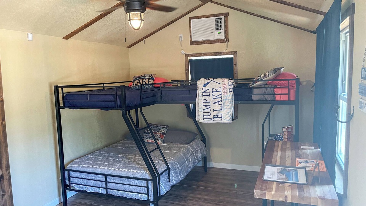 Eastland Cabin | Glorious 5 Lake Eastland Glamping Tiny Town Mockingbyrd