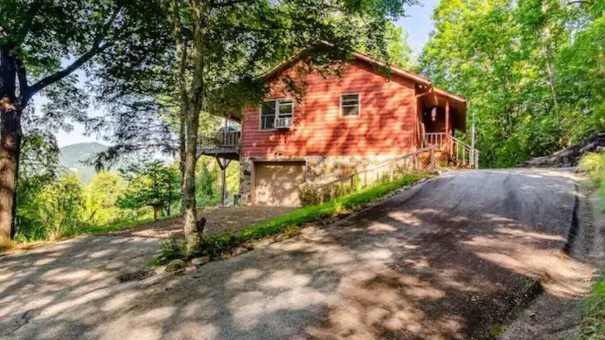 Franklin House | Glorious Mountain View! - Still's Hill
