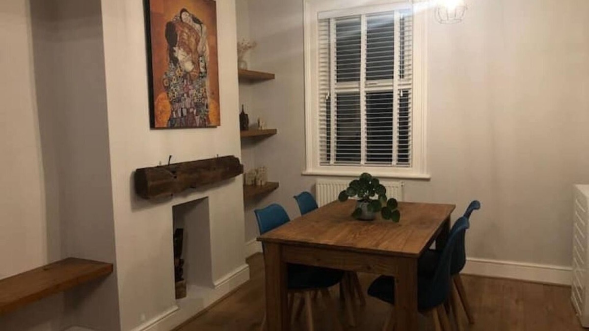 Horfield House | Gloucester Rd 2 mins away - Fab, trendy house