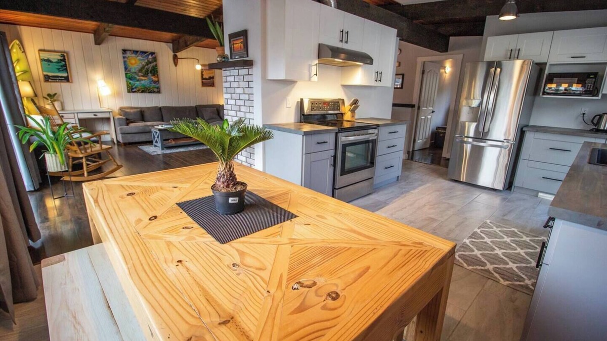 North Cowichan House | Gnarly Roots Bungalow!n