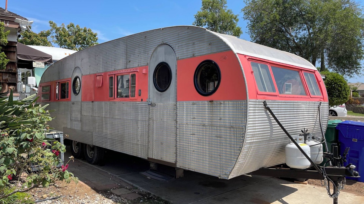 Allied Gardens House | Go back in time in this 1956 restored 30’ Airfloat Landyacht trailer