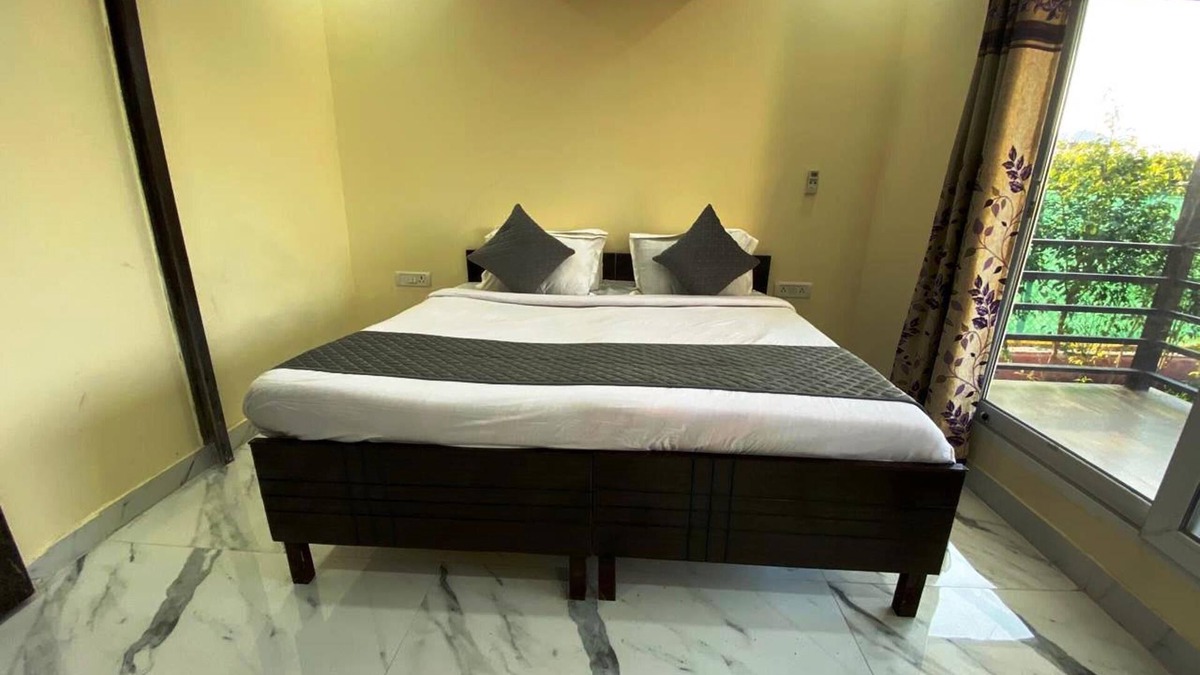 Noida Other | GoBravo 72- 3BHK Farm with Pool & Garden Sec150 Noidan