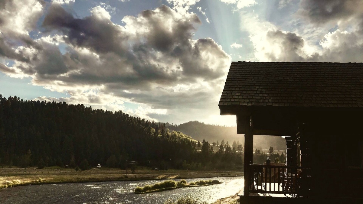 Cameron Cabin | God's beauty abounds! Private log cabin on the Madison River! See Yellowstone!