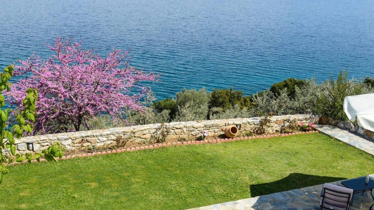 Sourpi Apartment | Goddess Athena Apartment