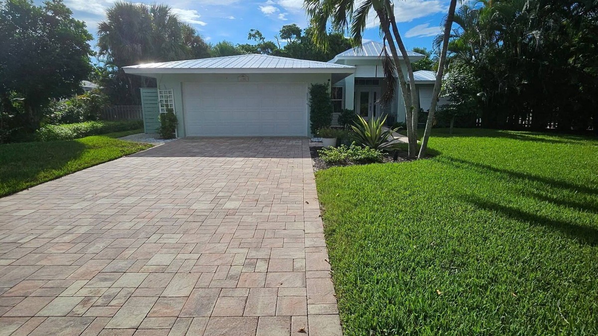Shell Harbor House | Going Coastal - 3 Bed 2 Bath Pool Home in Sanibel!