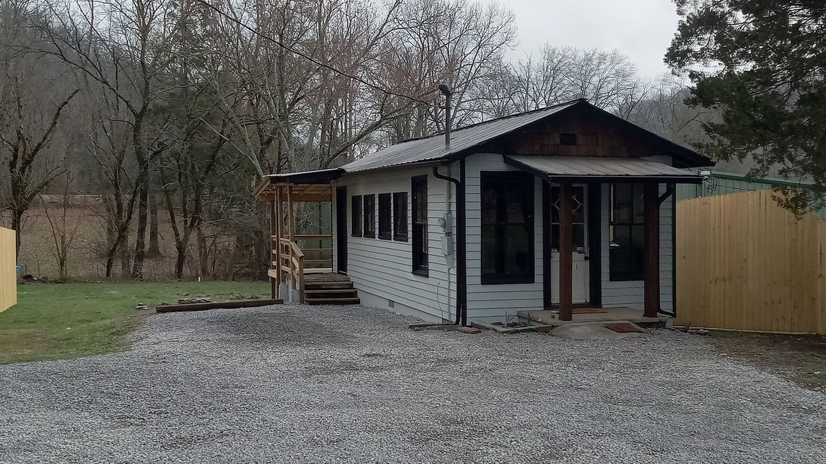 Heiskell House | "Going postal" Historical post office turned into charming tiny home.