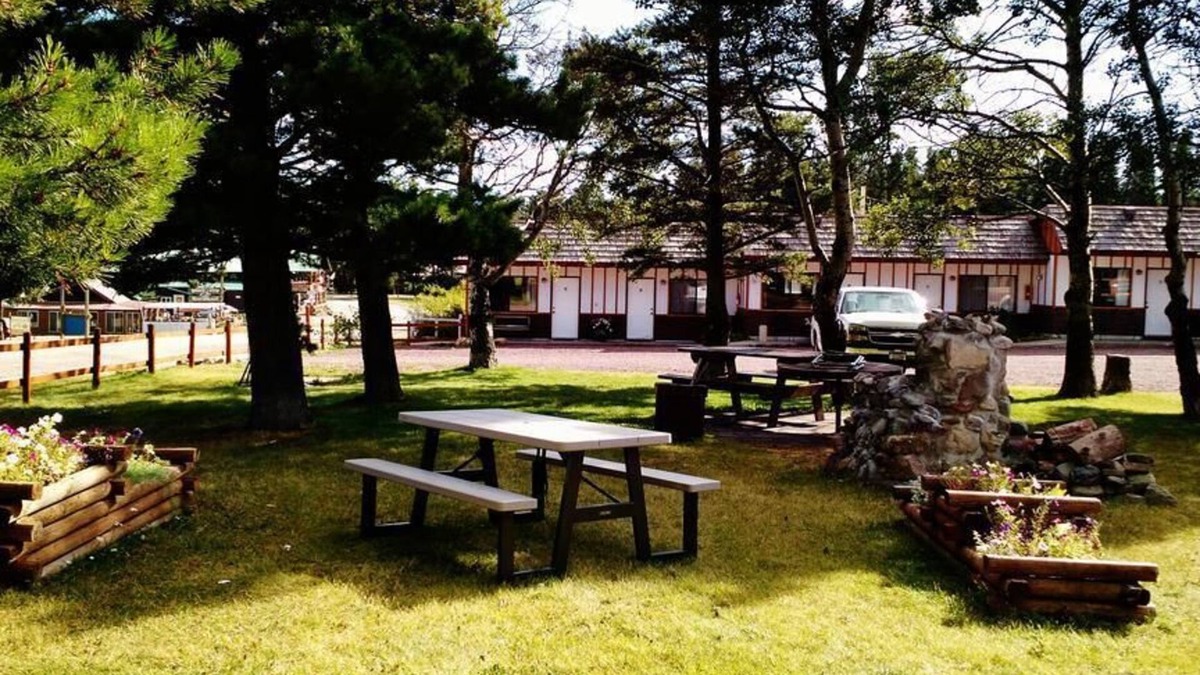 Browning Hotel | Going-To-The-Sun Inn & Suites