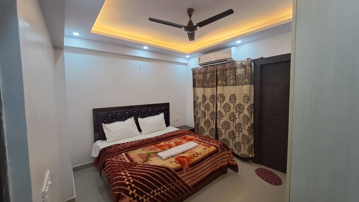 Ghaziabad Apartment | Gokul 3BHK Entie Flat ,Bharat City,Teela Mod Ghaziabad Near Hindon Airport Delhi