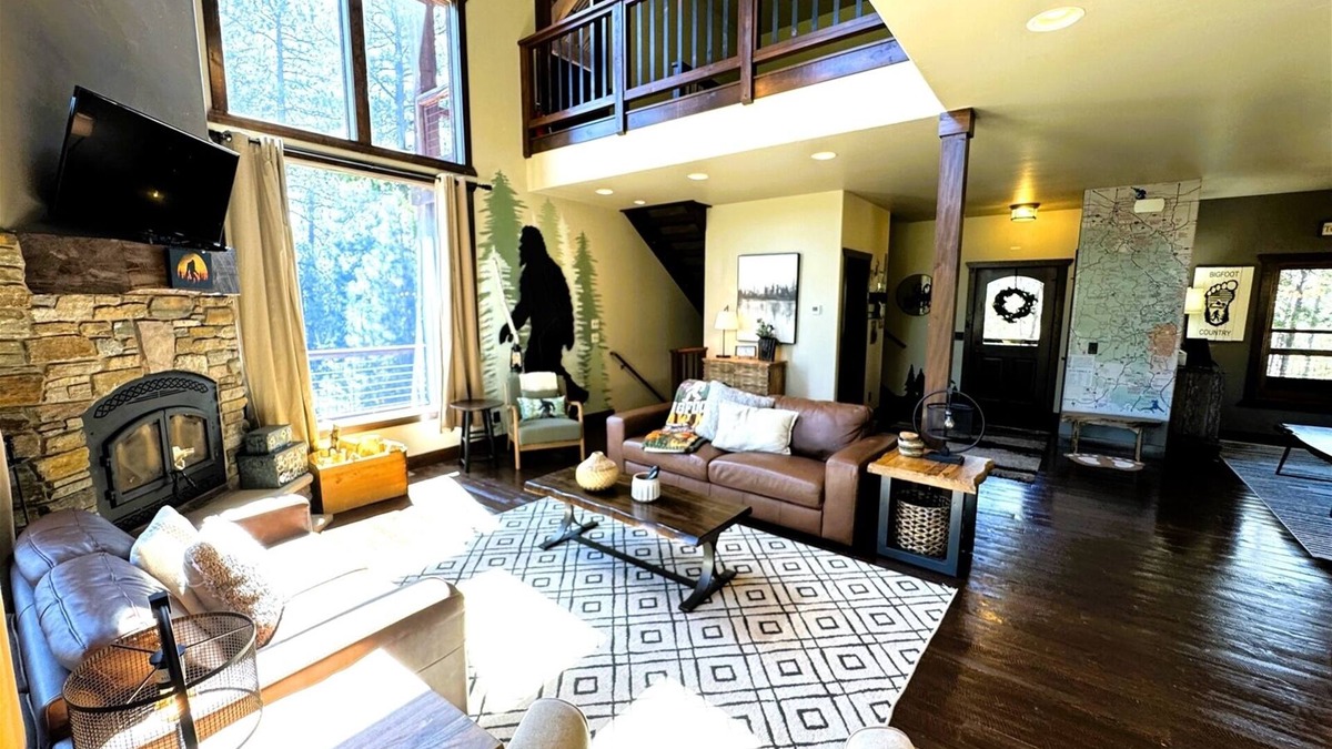Deadwood Cabin | Gold Baron Lodge - Access to Pool!