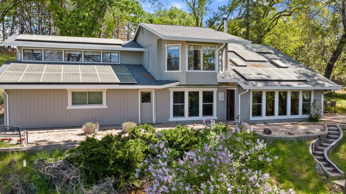 Placerville House | Gold Country Cabin -Pet Friendly