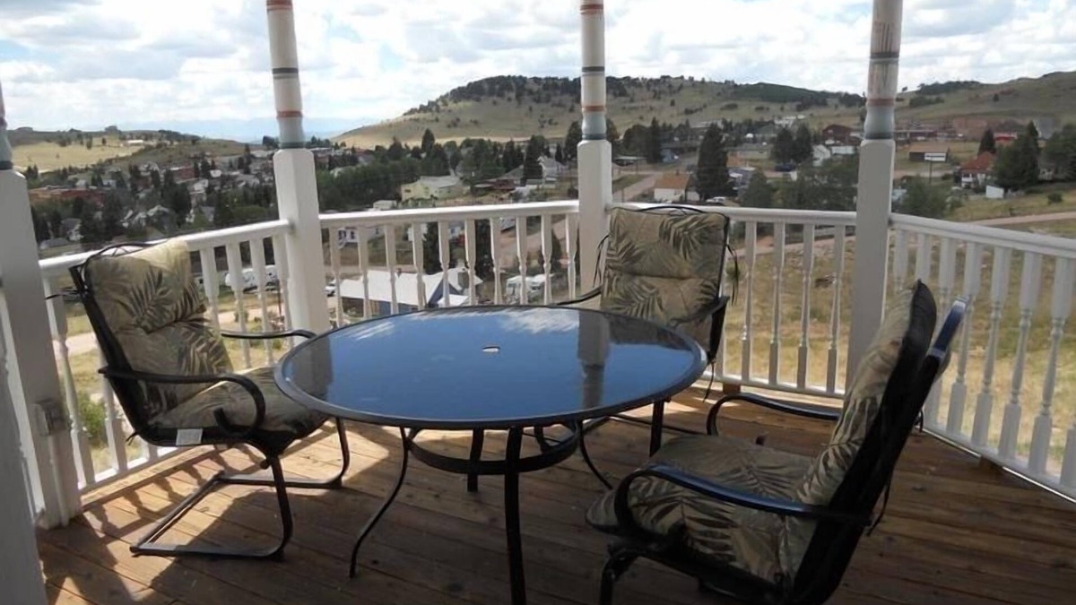 Cripple Creek Bed & Breakfast | Gold Strike Inn Beautiful, luxurious and completely renovated Victorian mansion